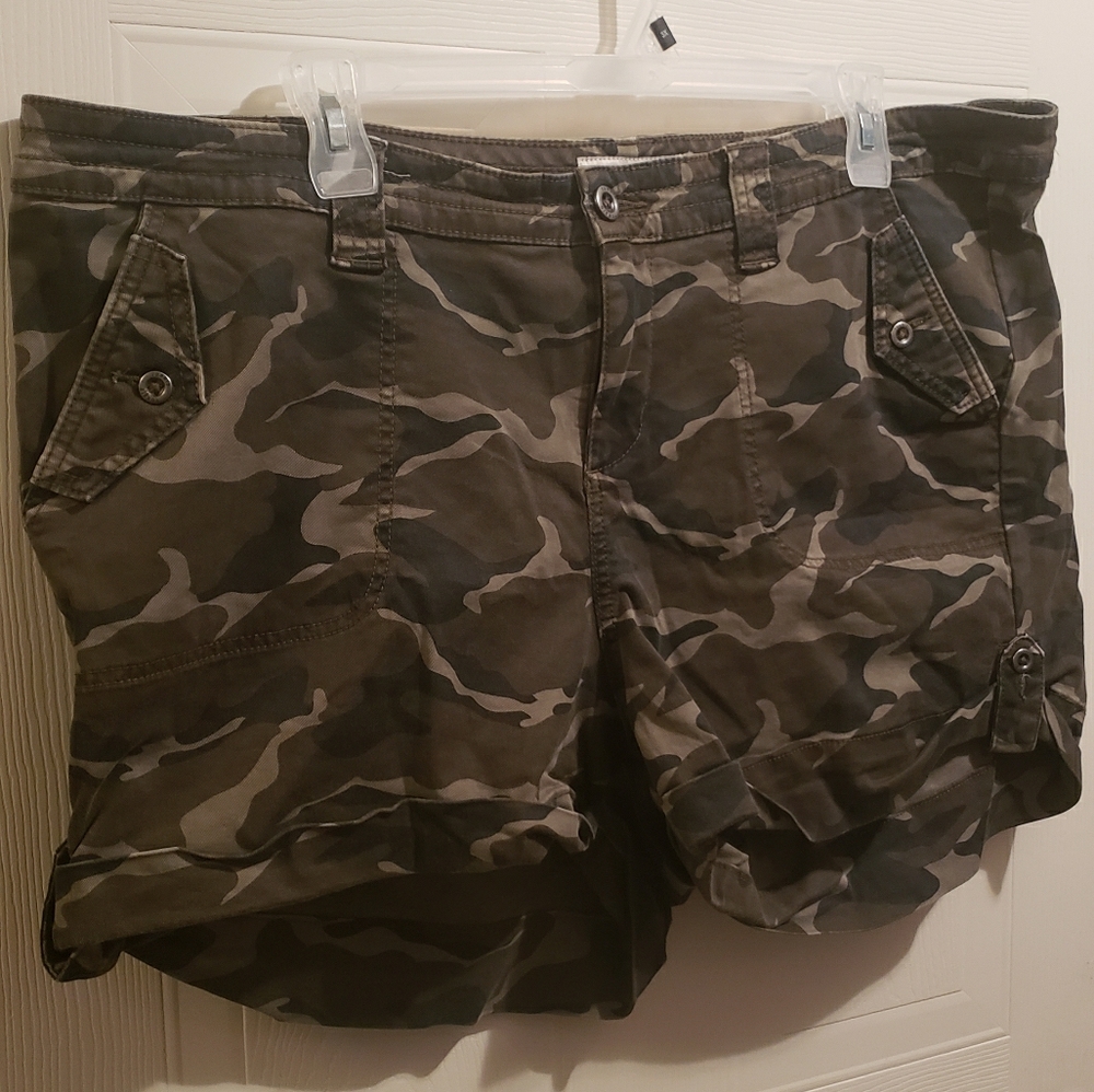 Camo Shorts (Torrid) size 24